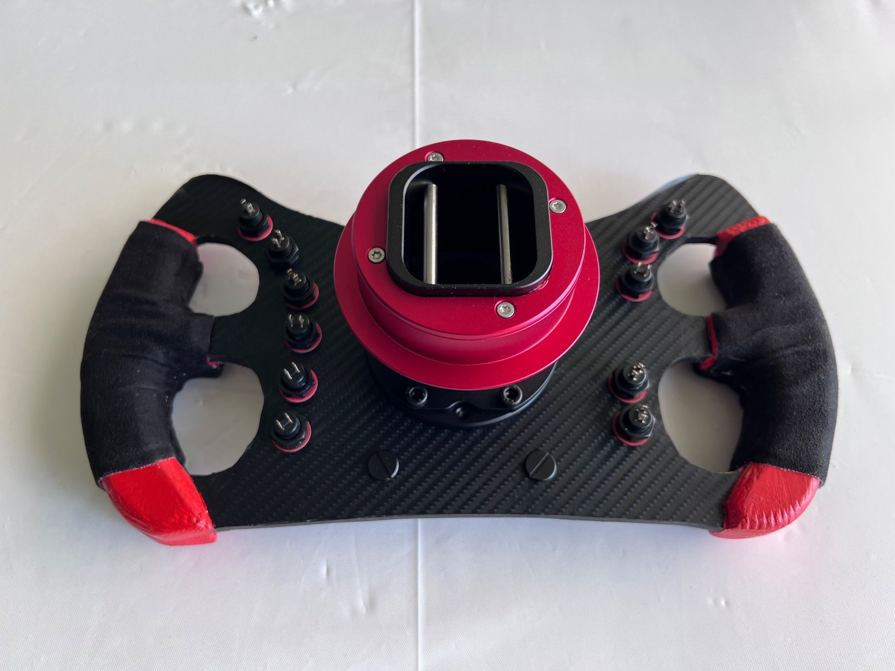 Fanatec Controller: Sim Racing Lenkrad-Sammlung mit Custom Fanatec Podium Hub – Usato da Steckborn venduto da rboelsterli 9
