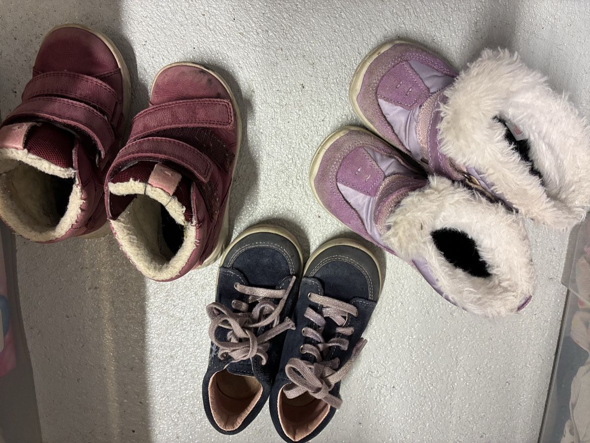 Scarpe per ragazze: Set mit 3 Kinderschuhen Grösse 23 – Usato da Muhen venduto da Sally203 1
