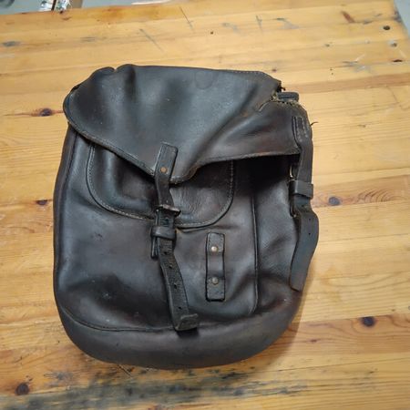 Altes Leder Satteltasche - ein Hingucker für ihr Motorrad 