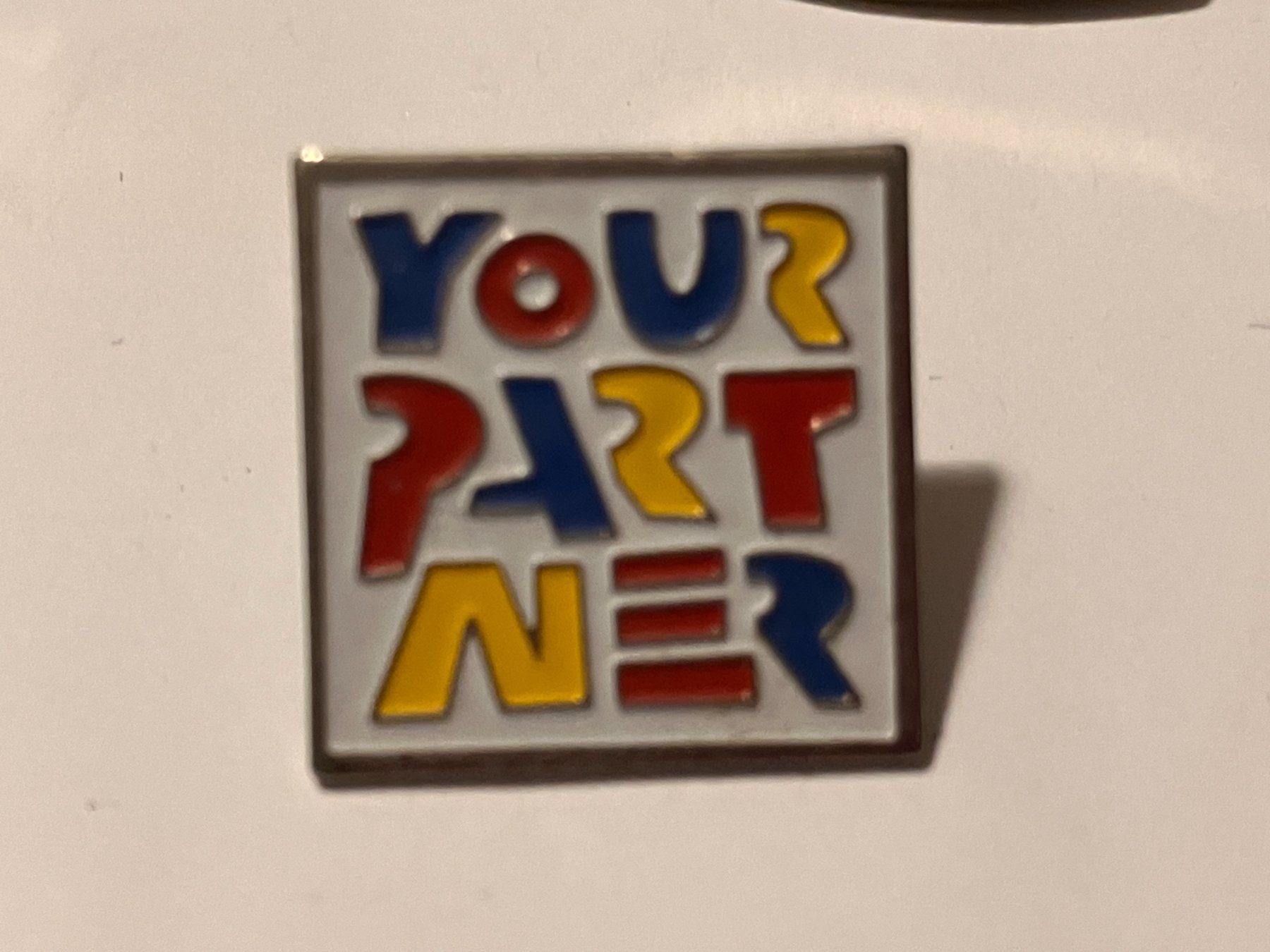 Placchette & Badge: 1 Pin Your Partner – Usato da Basel venduto da djwwpp
