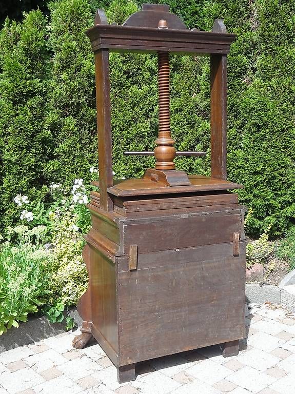 Commodes: Leinenpresse / Kommode, holländisch, Eiche, antik 1870 – D'occasion à Schwerzenbach par Pinut 2