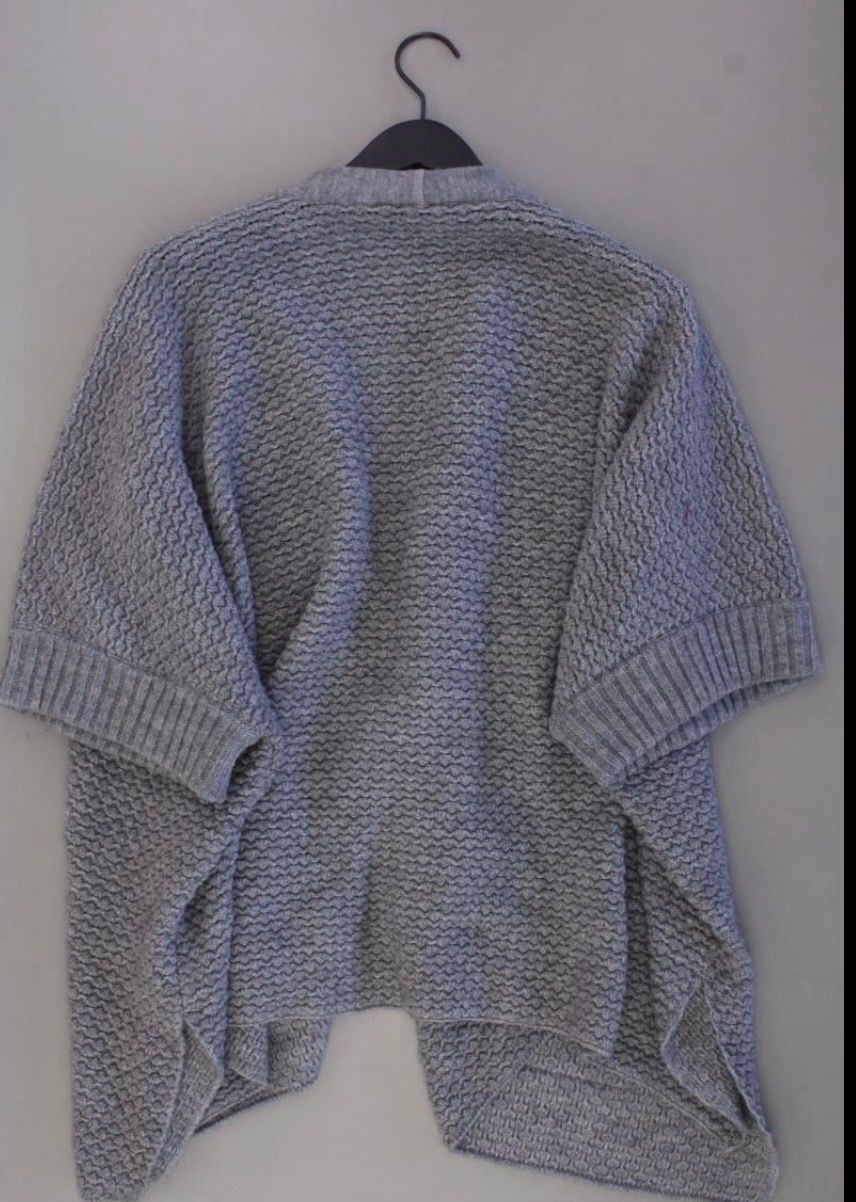 Marc Cain Giacche: Marc Cain Strickjacke, Grau, Gr. 38, neuwertig – Nuovo (secondo la descrizione) da Hünenberg See venduto da ECLB 3
