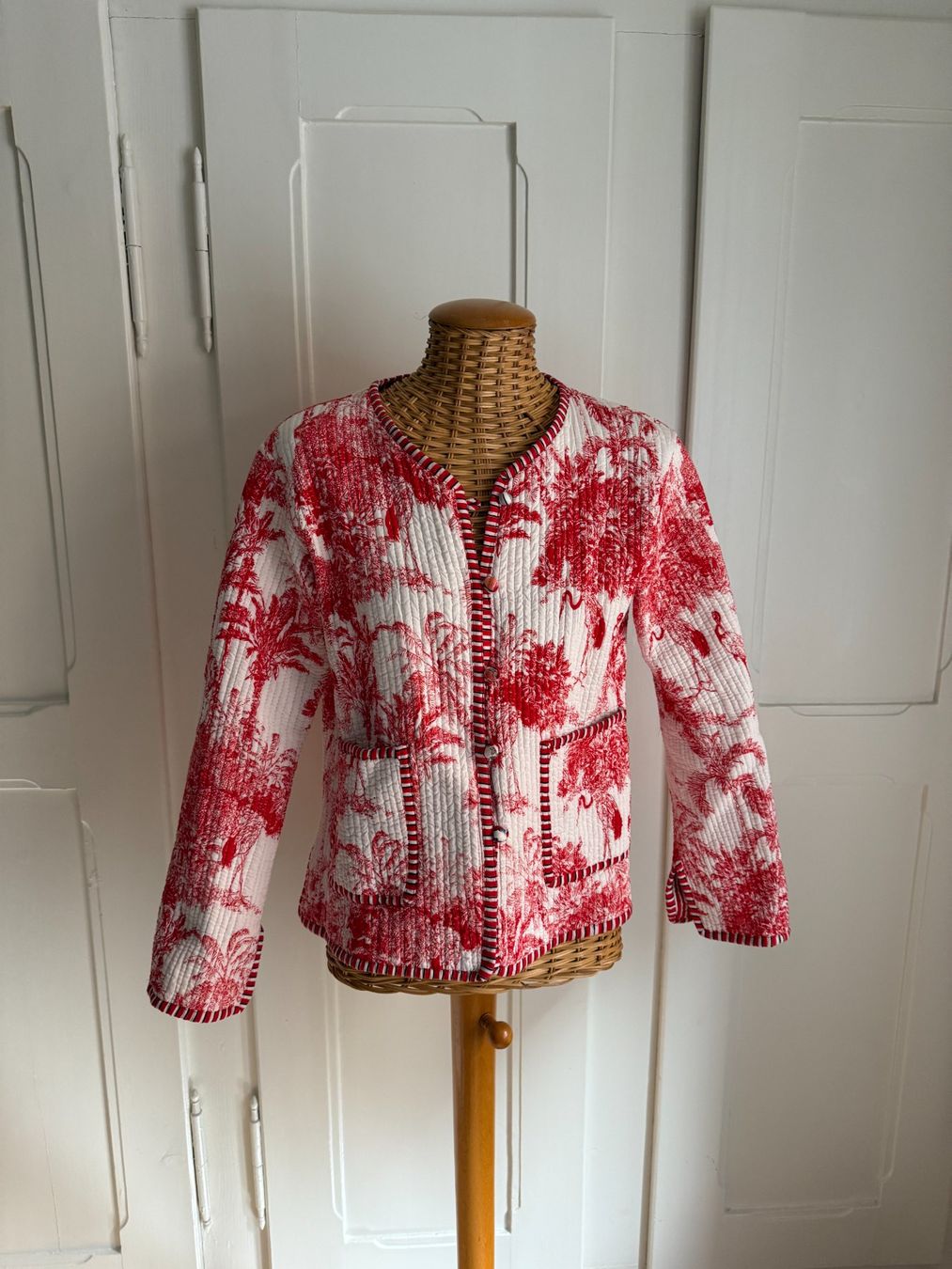 Vestes: Jacke rot-weiss asiatisch M – D'occasion à Zürich par Diazaio