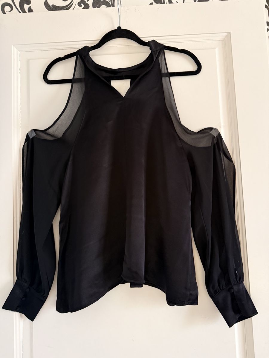 Camicette: Black Shoulder Top – Usato da Corsier-sur-Vevey venduto da Kristina.Nova 3