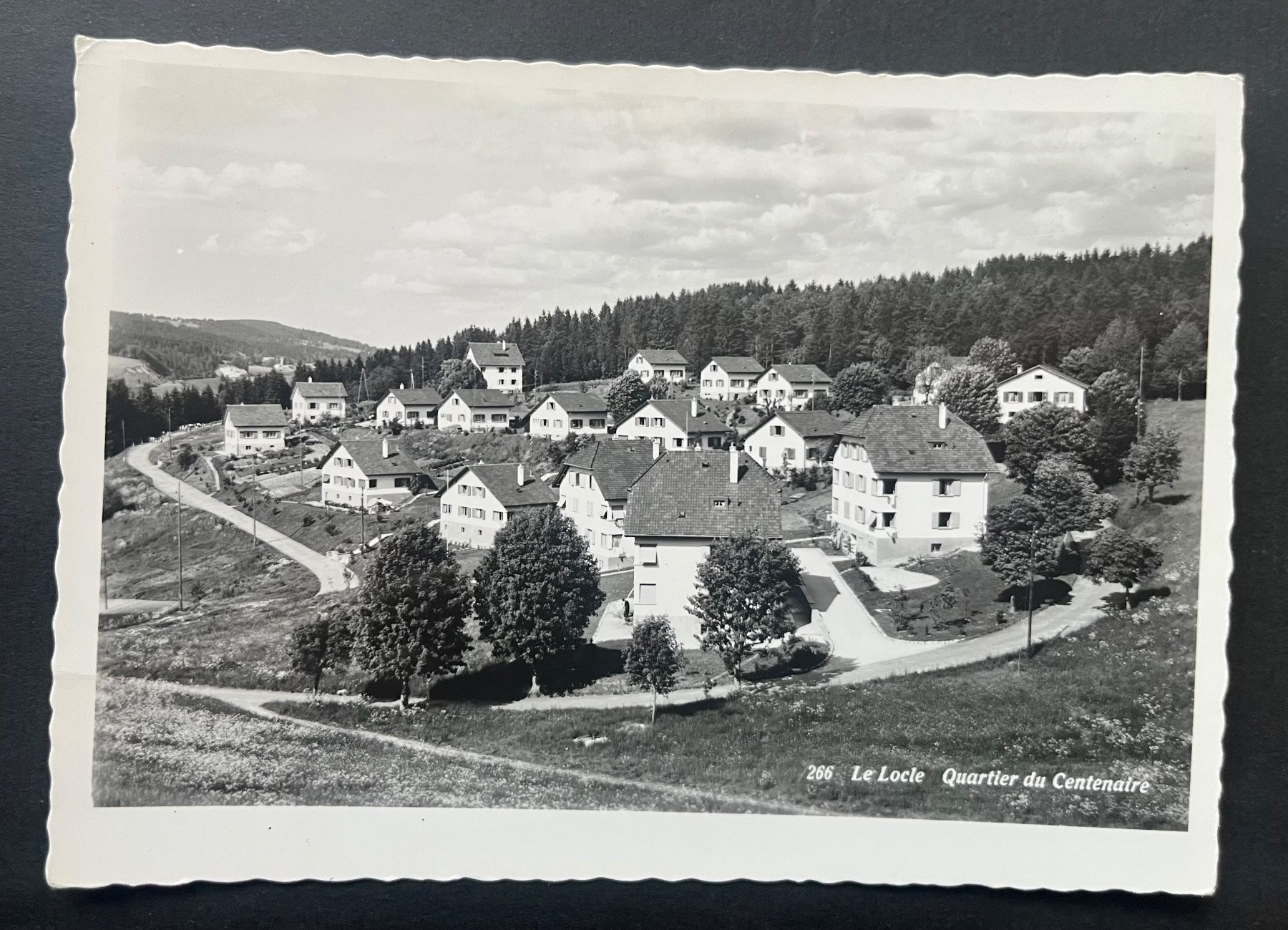 Cartoline postali: Le Locle / Quartier du Centenaire, ca. 1950 – Usato da Ostermundigen venduto da DaxKarten-75