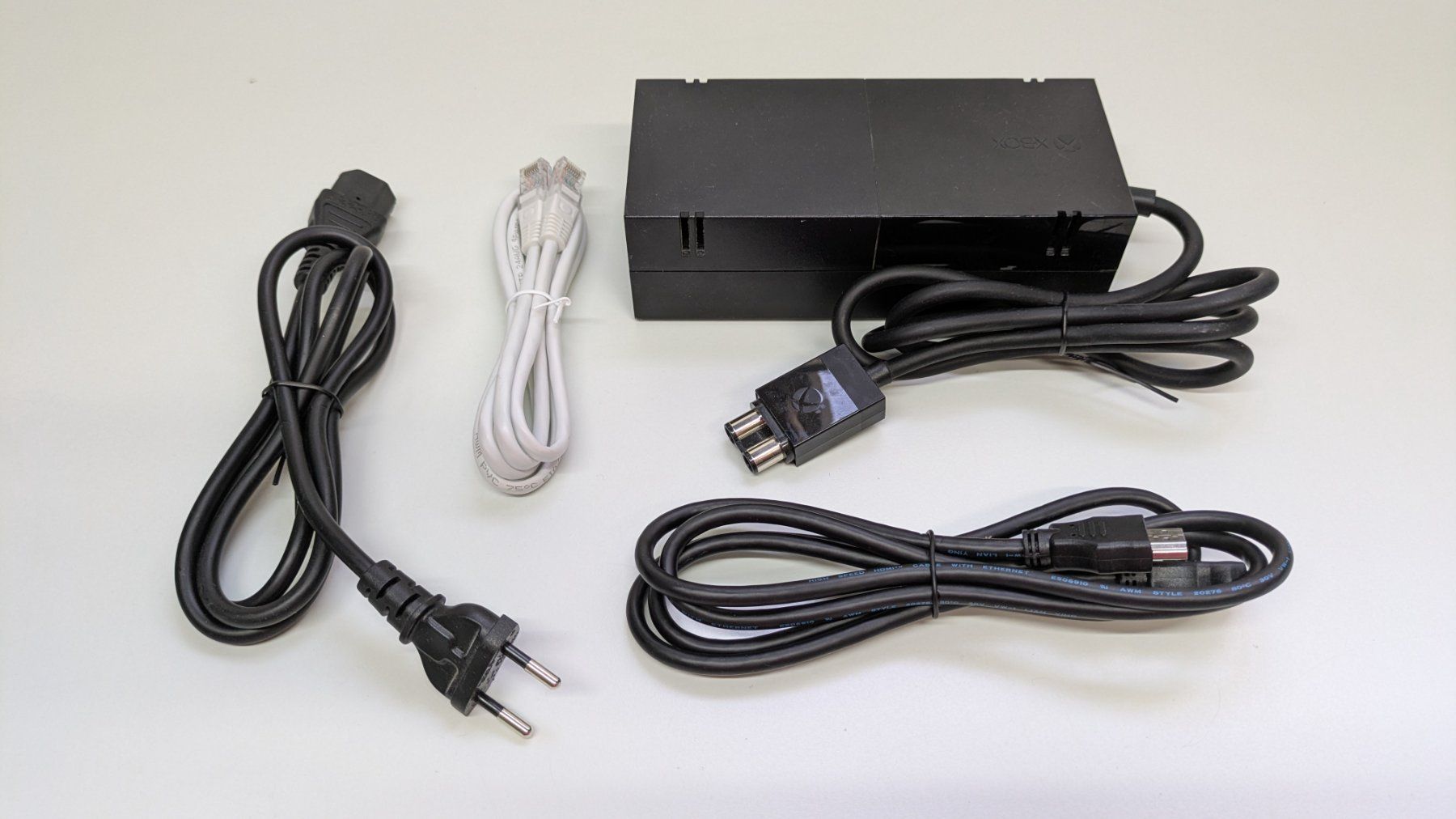 Microsoft Console: Xbox One mit Controller, 5 Games und Headset – Usato da Menziken venduto da mame18 9