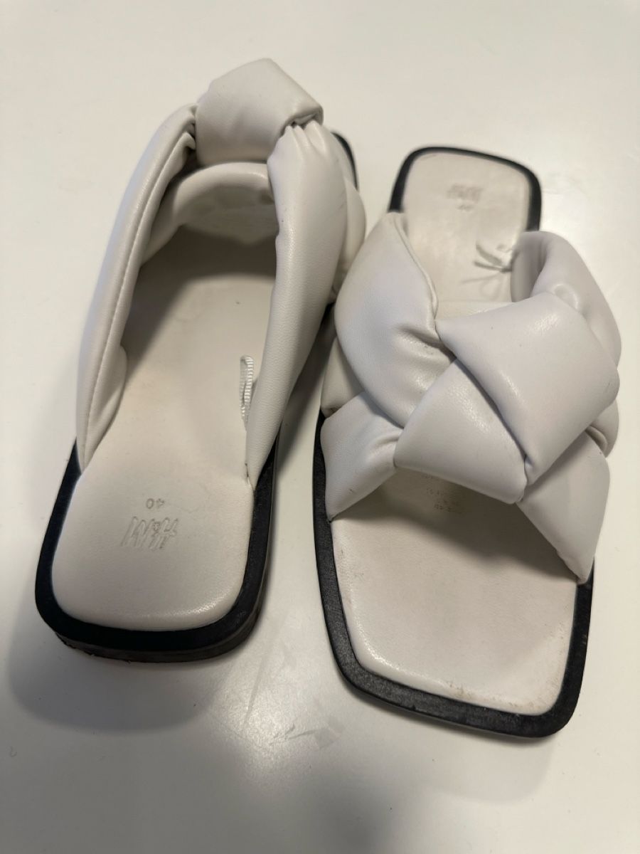 H&M Scarpe da donna: H&M Pumps weiss Grösse 40 neuwertig – Usato da Rheinfelden venduto da DIY-Swiss 3