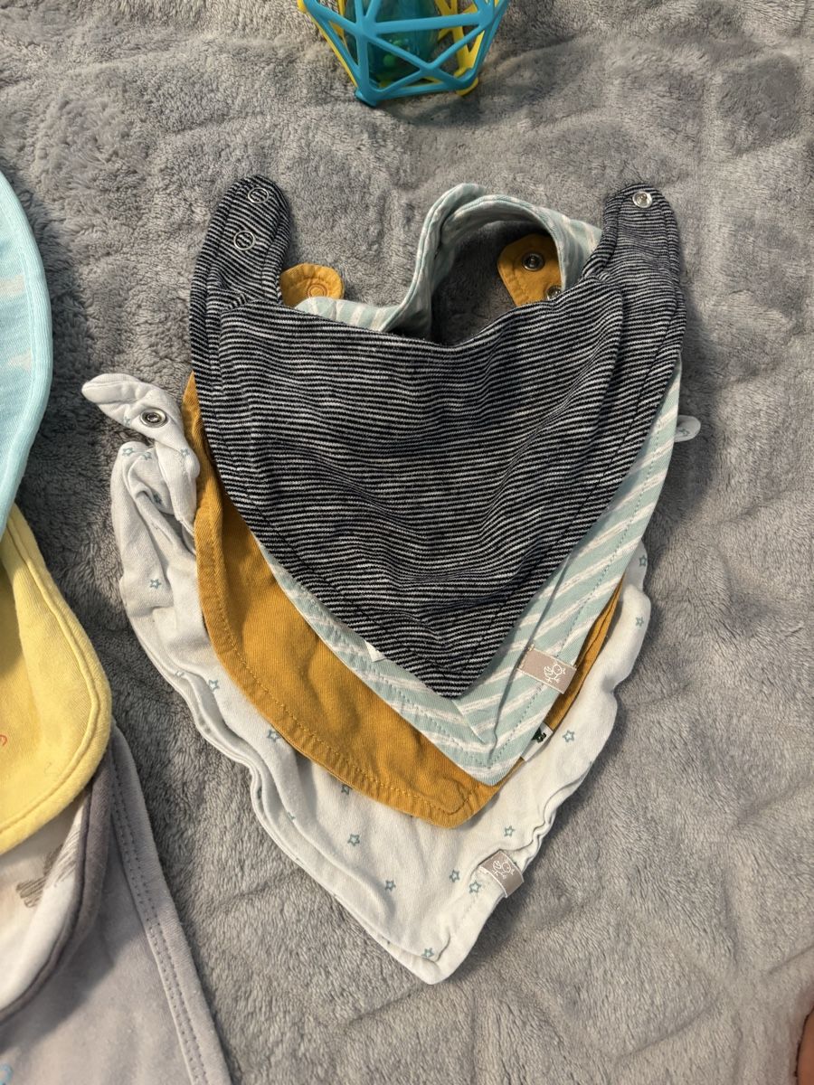 Baby-Mahlzeiten: Babylätzchen/ Halstuch zu verkaufen  – Gebraucht aus Gerlafingen von man_gnw5 1