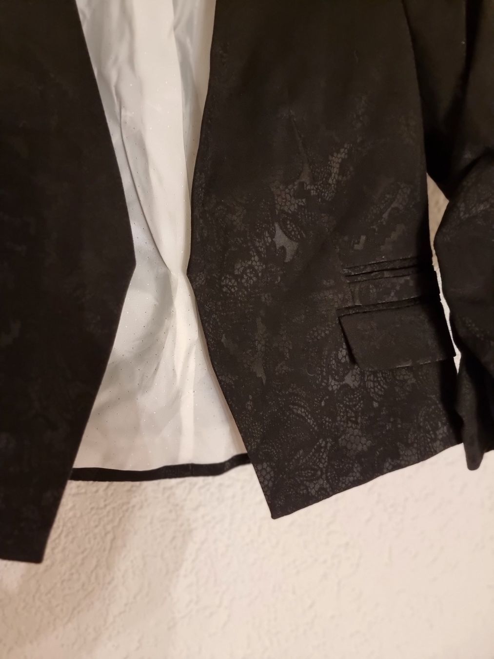 H&M Vestes: H&M cropped Blazer Gr 38 – D'occasion à Interlaken par NataliiaS 2