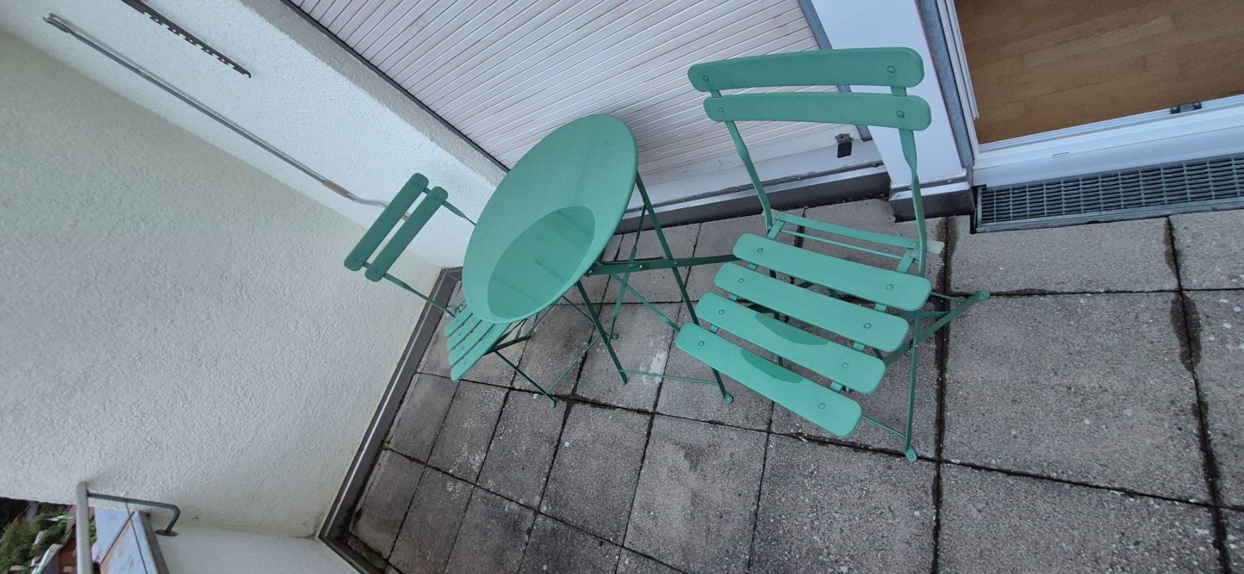 Set de table et chaises: Balkon-/Garten Tisch mit 2 Stühlen – D'occasion à Adliswil par jaska0716