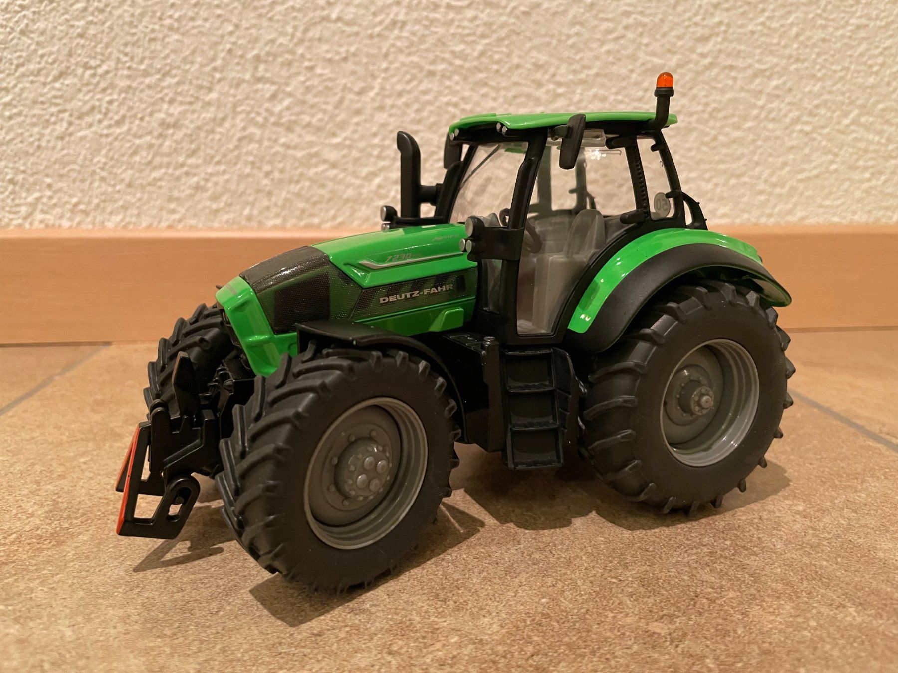 Deutz Trattori: SIKU Deutz Agrotron 7230 TTV – Nuovo e nell'imballaggio originale da Kreuzlingen venduto da Stefan1150