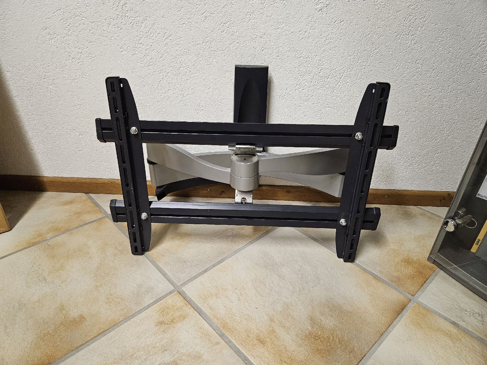 Supporti a parete: Vogels EFW 6345 PLUS TV Wandhalterung – Usato da Graben venduto da cartier03 4