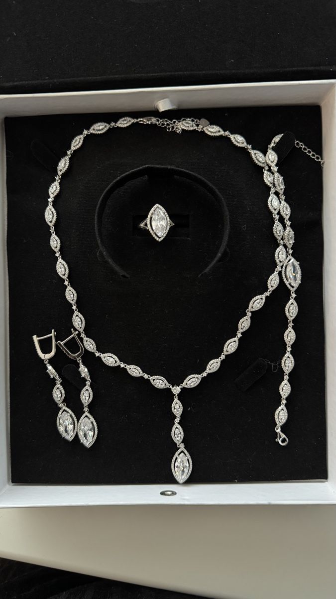 Swarovski Autres bijoux: Schmuck Set Swarovski Elements 💎  – D'occasion à Gerlafingen par Mediine.a 1
