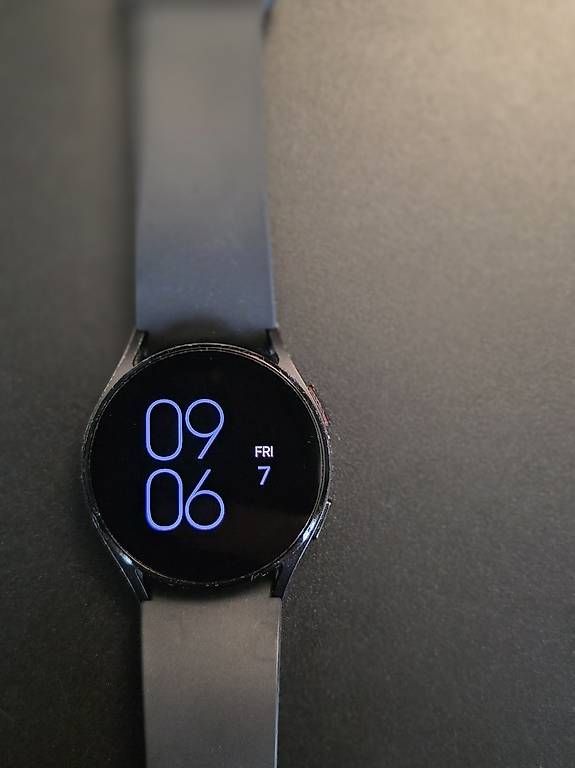 Smartwatch: Samsung Watch 5 – D'occasion à Ponte Capriasca par aathos91