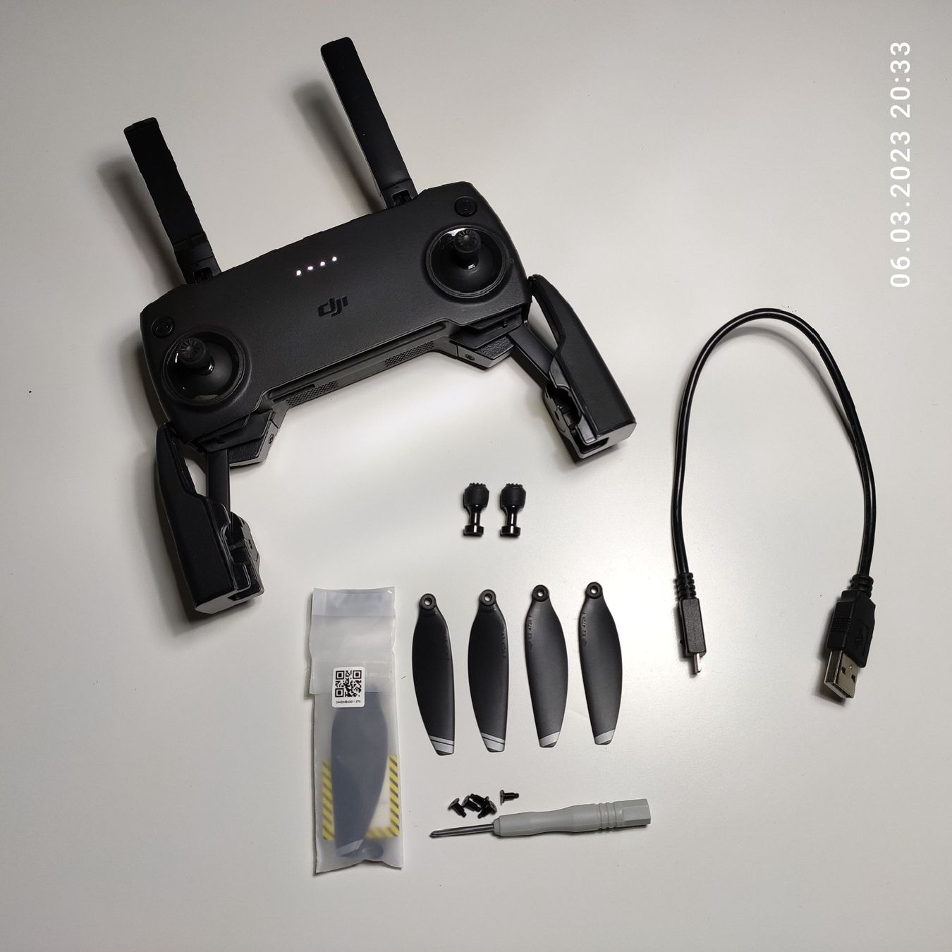 DJI Modellismo RC: DJI MINI 1 Controller (wie NEU/Original!) – Nuovo (secondo la descrizione) da Zürich venduto da Biedermann23