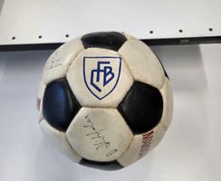 Fussball Marocaine Super mit FCB Logo und Unterschriften