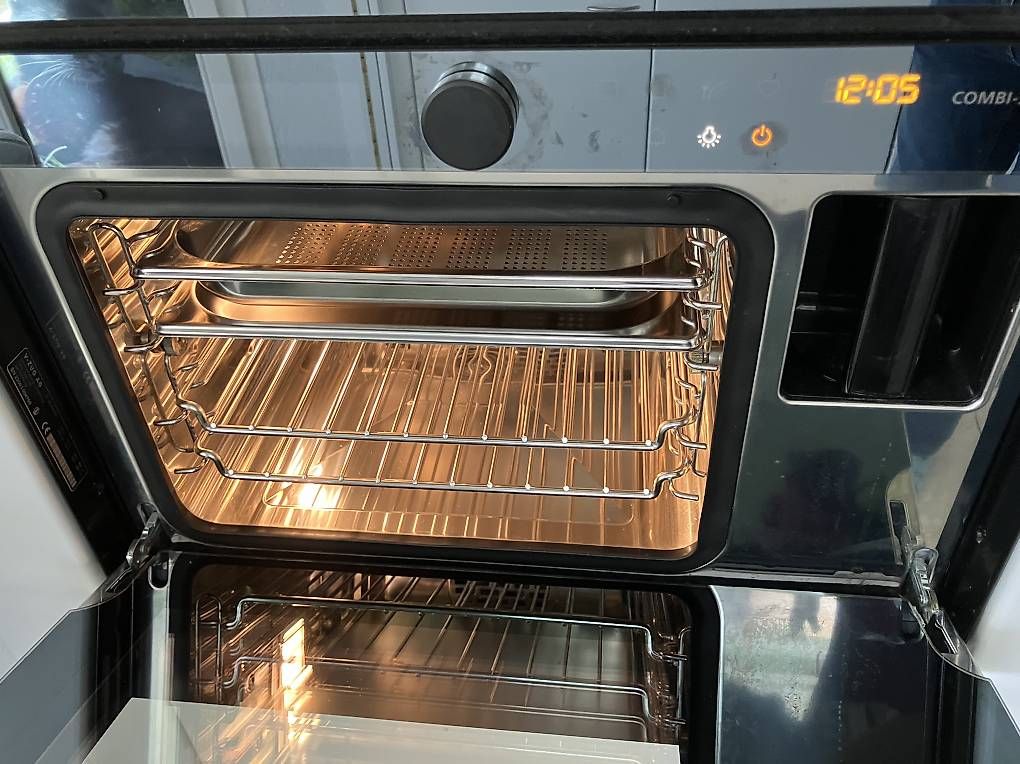 Fours: Backofen + Steamer – D'occasion à Seedorf BE par Saucisson