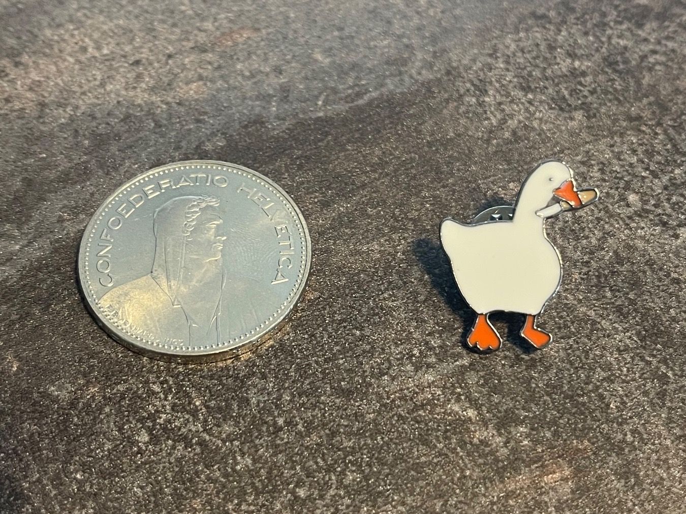 Plaketten & Abzeichen: Angry Goose Meme Pin – Gebraucht aus Biel/Bienne von bas_c8yf 1