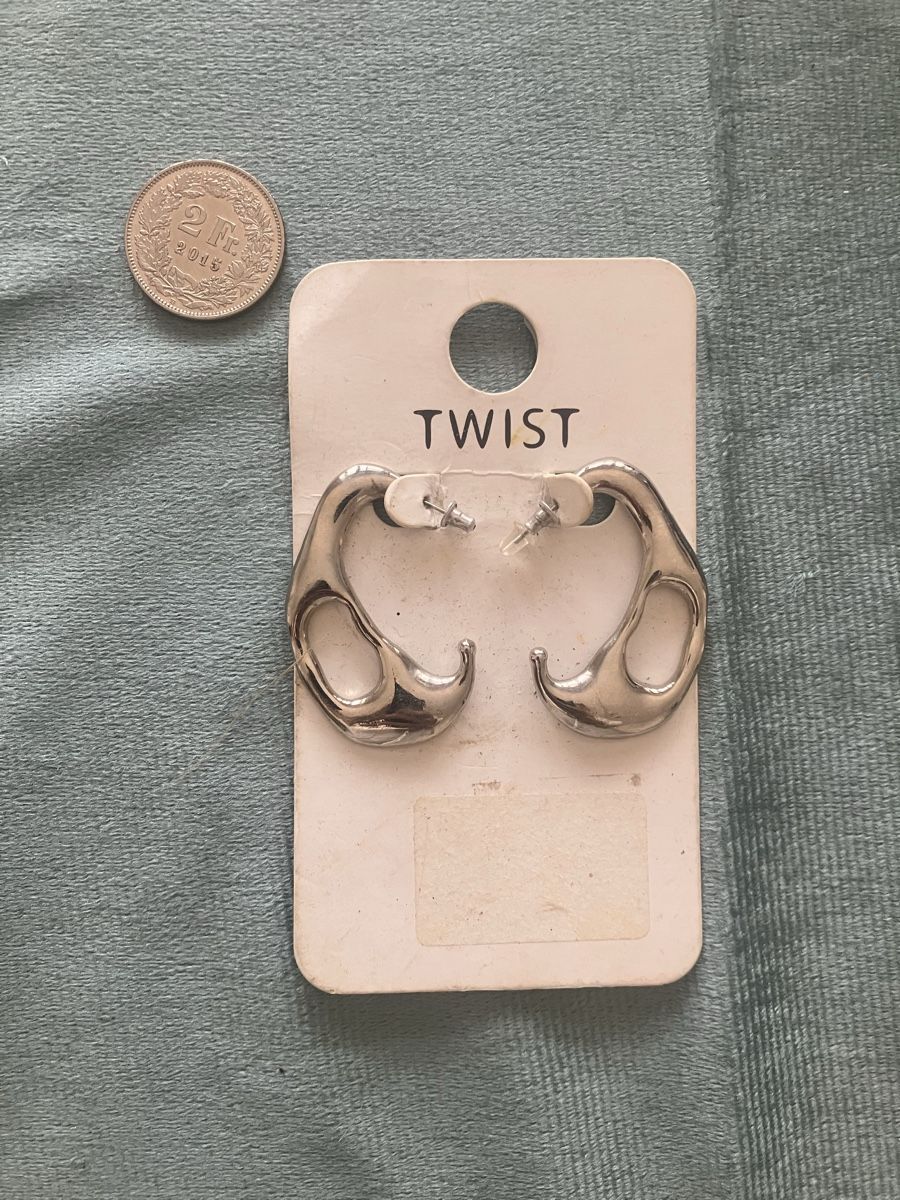 Ohrringe & -stecker: Twist Ohrringe – modernes Design – Gebraucht aus Zürich von nos_2msr