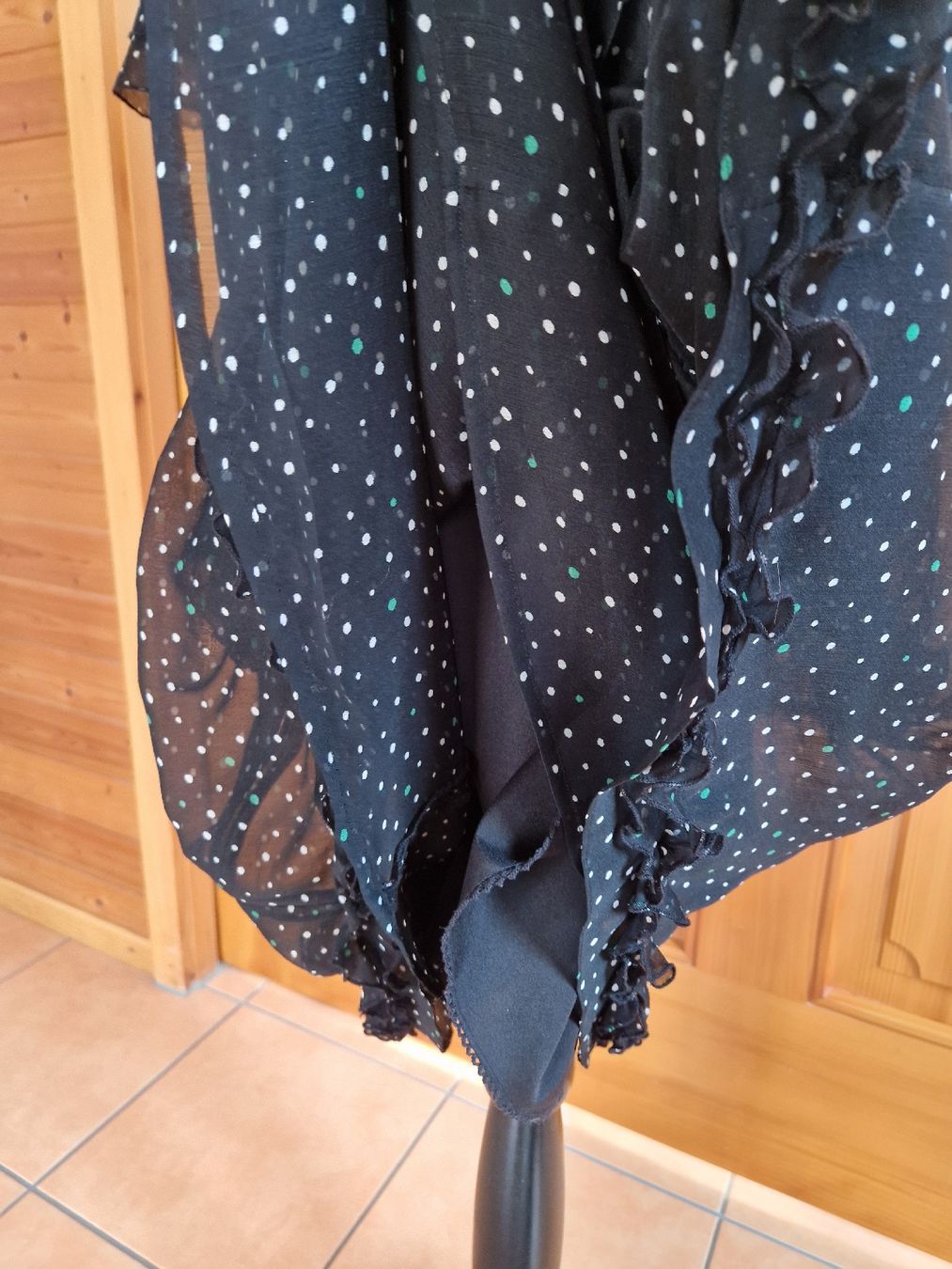 Marc Cain Vestiti: Kleid Marc Cain Tüll schwarz N5 – Usato da Lichtensteig venduto da Cocabana_16 5