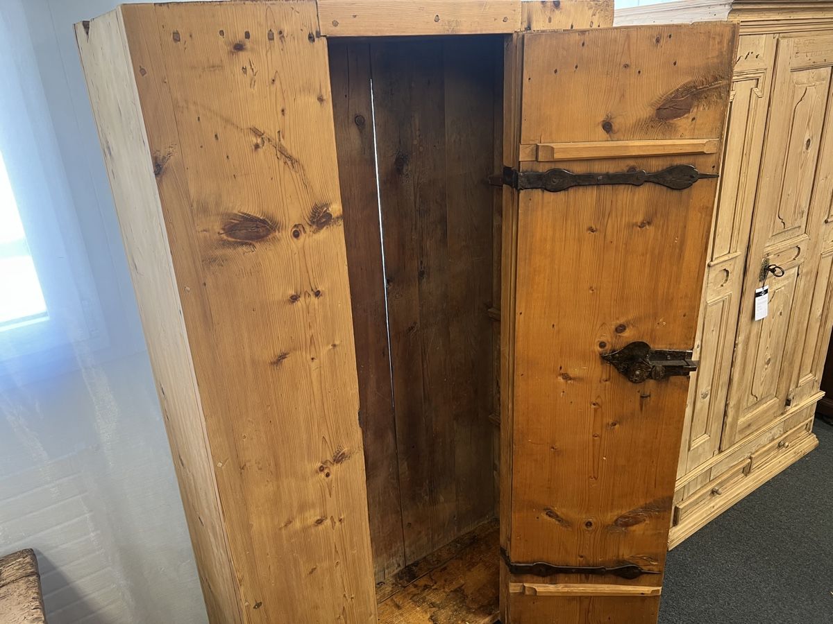 Armadi: Vorratsschrank Graubünden – Usato da Gossau SG venduto da Keller-Antiques 2