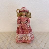 Vintage - Miniatur Porzellanpuppe m.Stoffkörper -17 cm gross