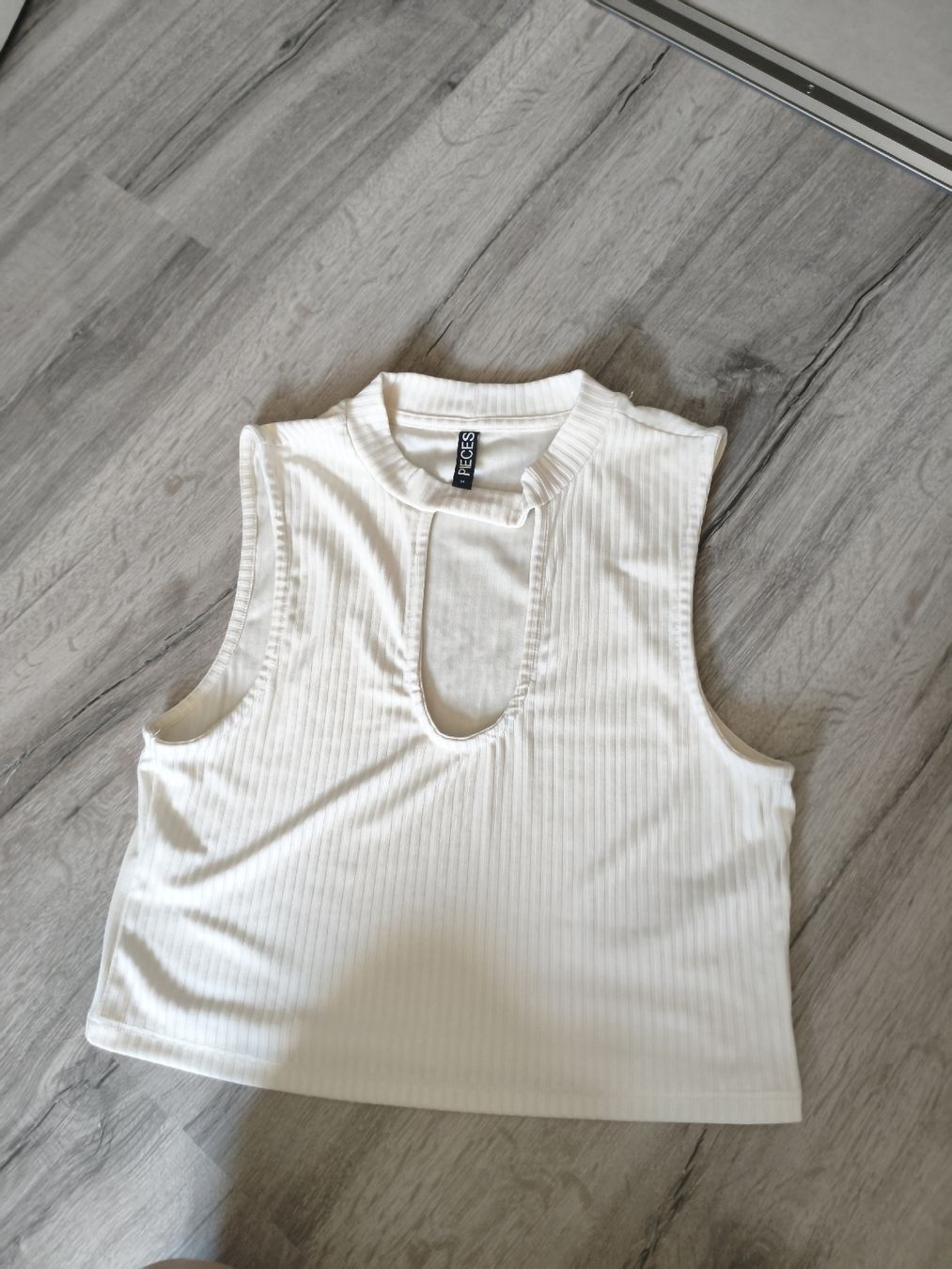 Pieces Top: top smanicato Taglia M pieces – Usato da Bioggio venduto da OresteIronix 1