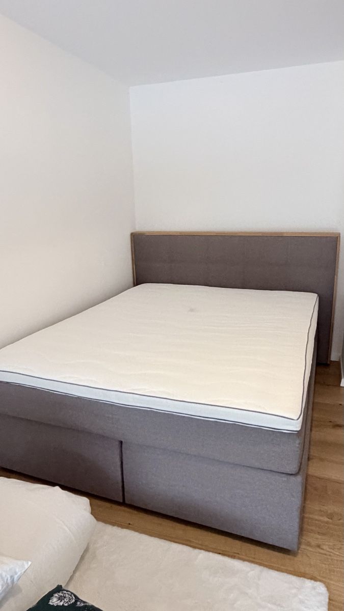 Letti: Boxspringbett mit Bettgestell – Usato da Küsnacht ZH venduto da 36b_rf9h
