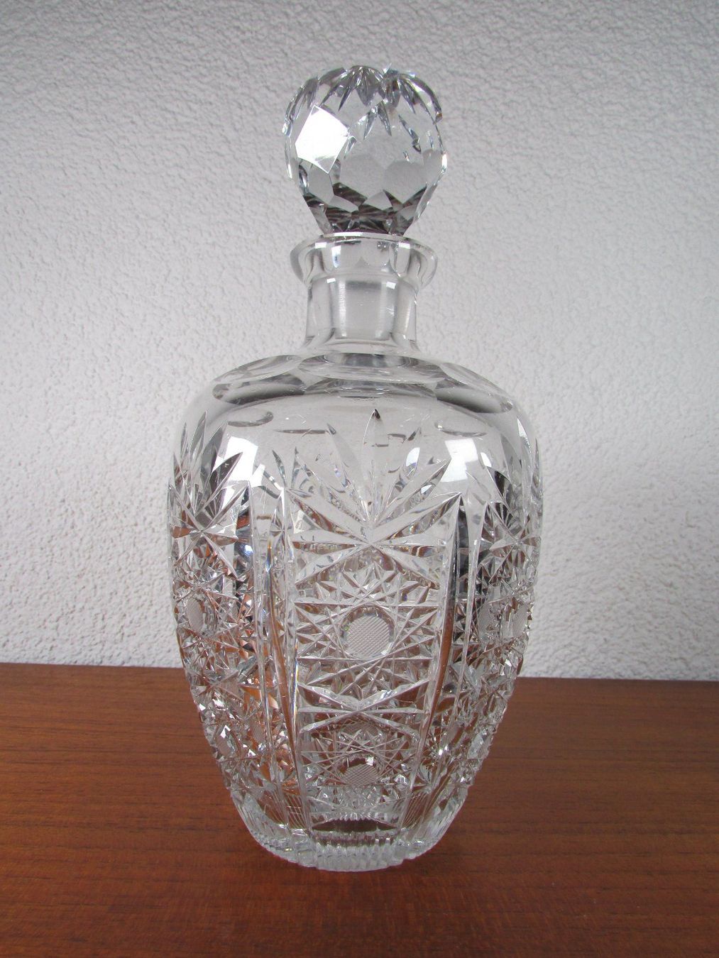 Karaffen: Handgeschliffene Mid Century Glaskaraffe Bleikristall 1960er – Gebraucht aus Ostermundigen von Zytrum