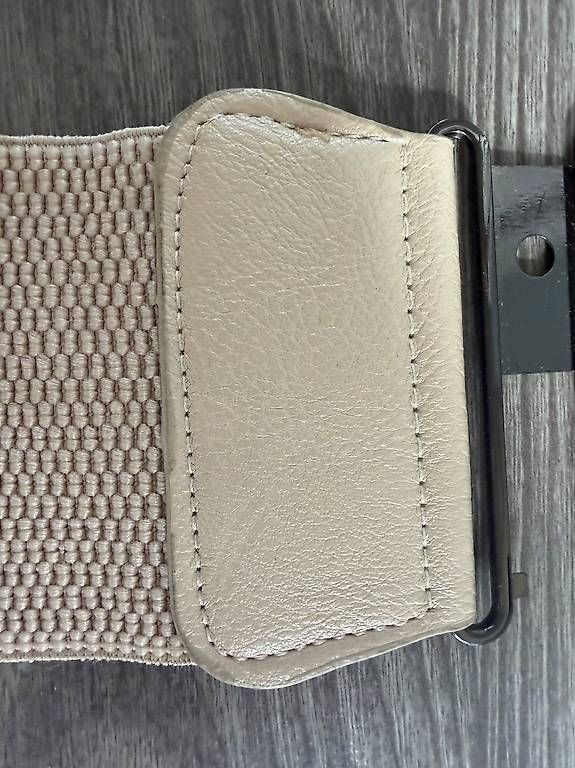 Cinture: Ceinture large élastique beige – Usato da Plan-les-ouates venduto da Jordane.S 3