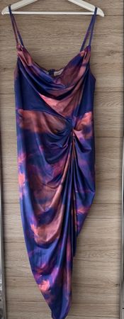 Sommerliches Asymmetrisches Kleid, NEU