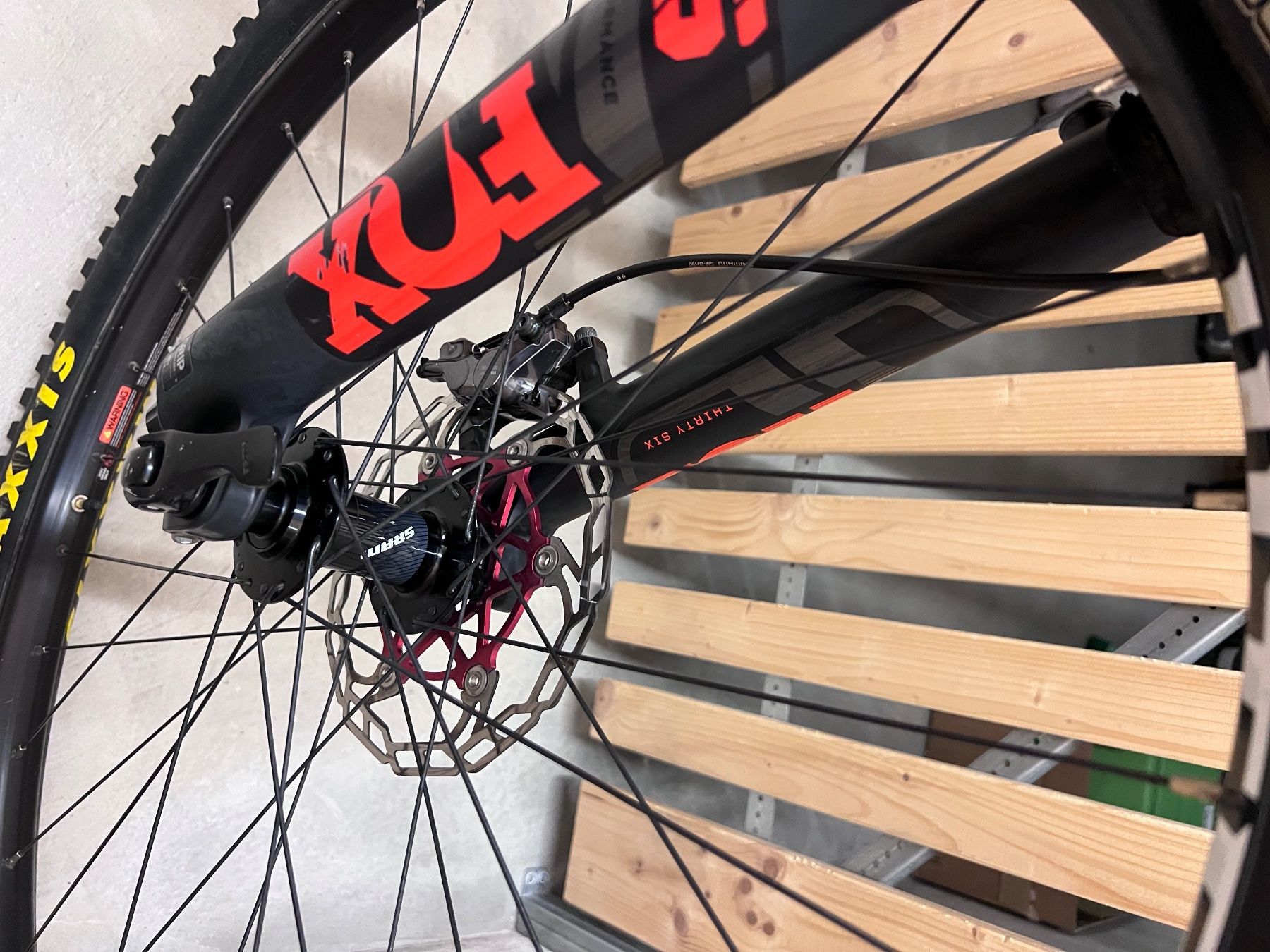 Santa Cruz Biciclette: Juliana Maverick C - size M – Usato da Zürich venduto da kasia.kosieradzka 1
