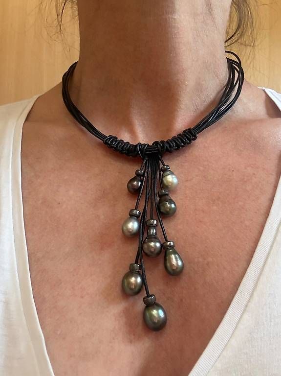 Catenine: Collier avec 9 perles de Thaiti et cuir – Nuovo e nell'imballaggio originale da Goumoens-la-Ville venduto da SandieF 3