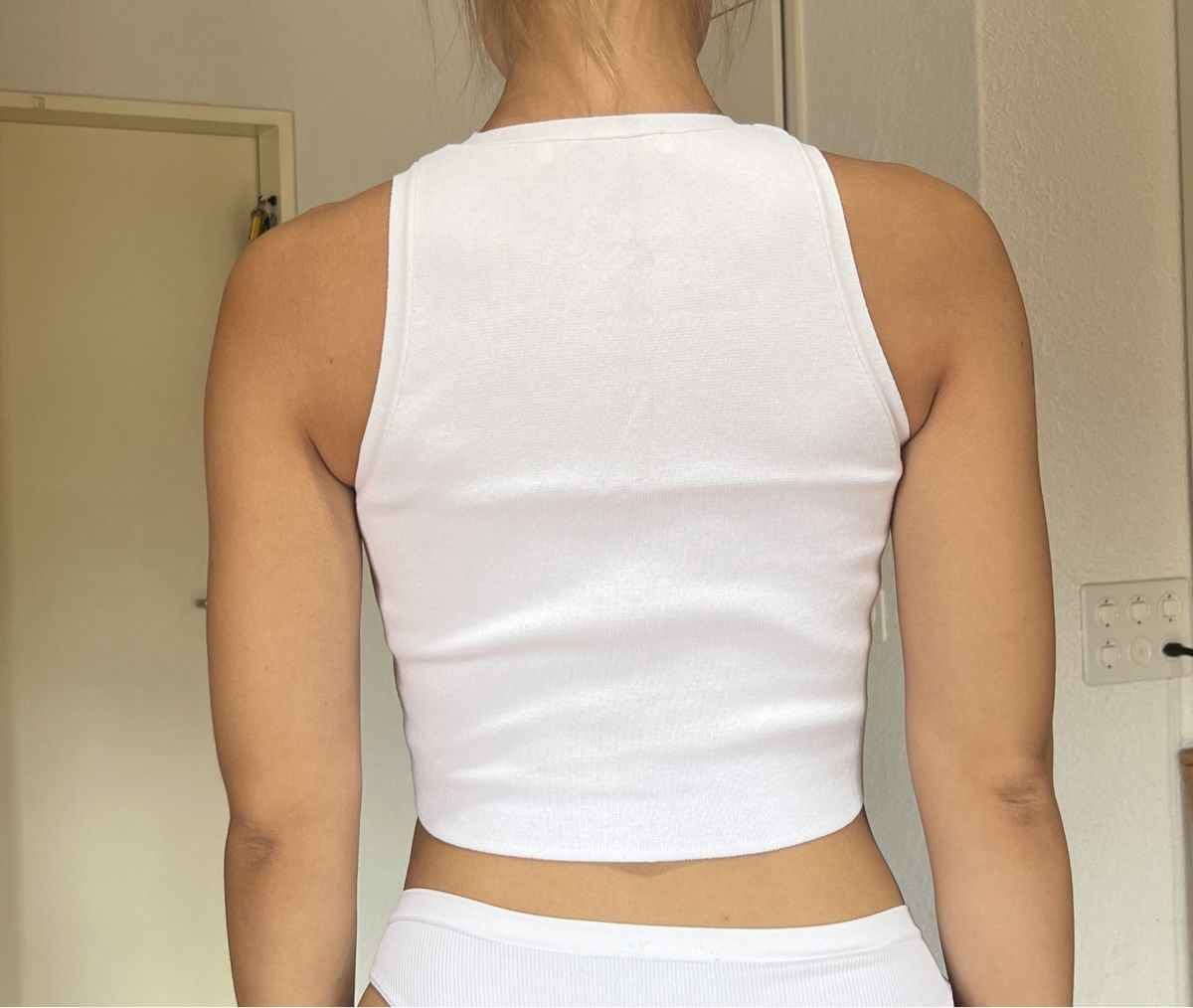 Zara Top: White tank top – Nuovo (secondo la descrizione) da Zürich venduto da eli_t8nw 2