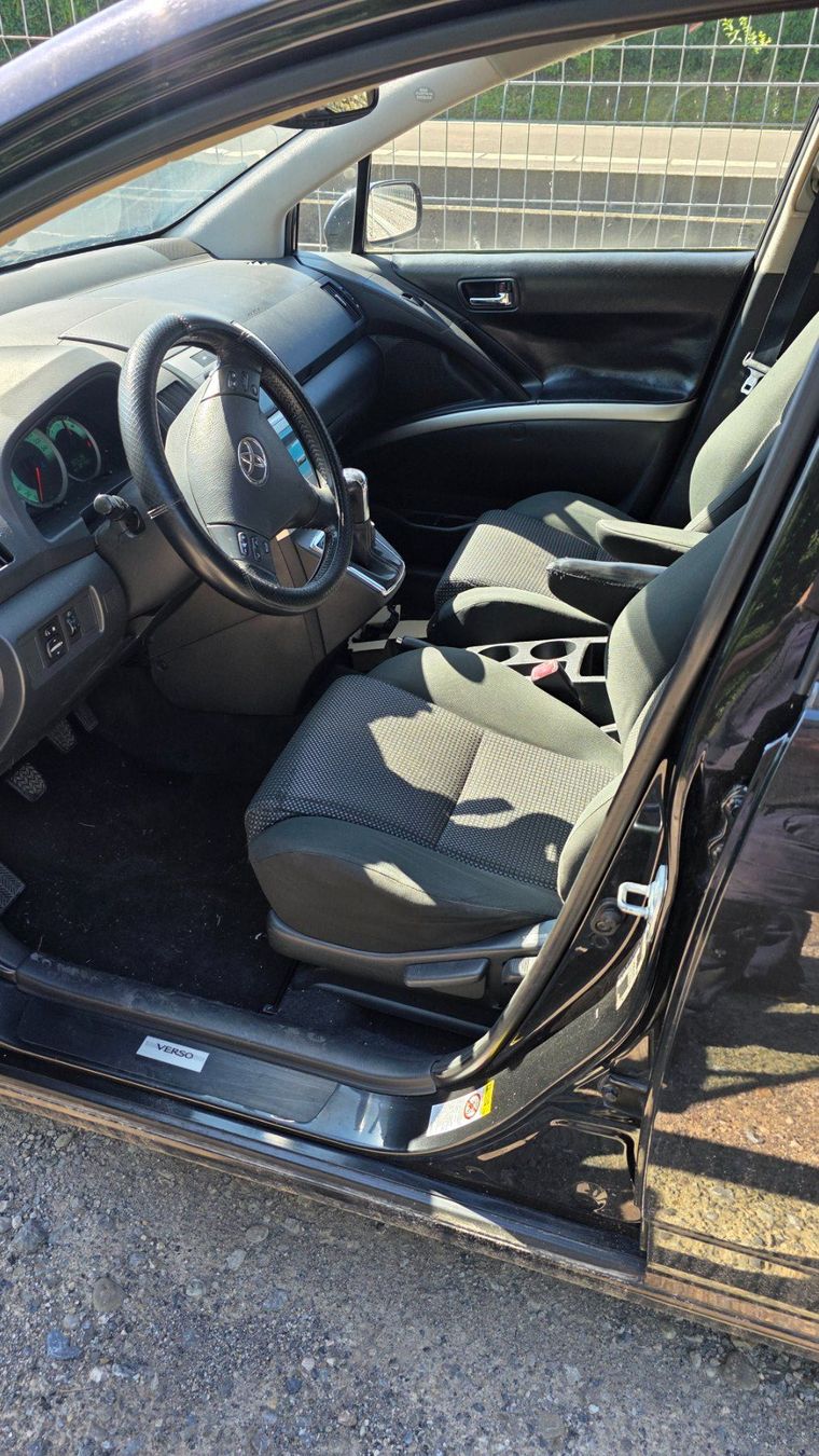 Toyota Automobili: Toyota Corolla Verso  2.2 Diesel – Difettoso da Uerikon venduto da Schmocki1 3