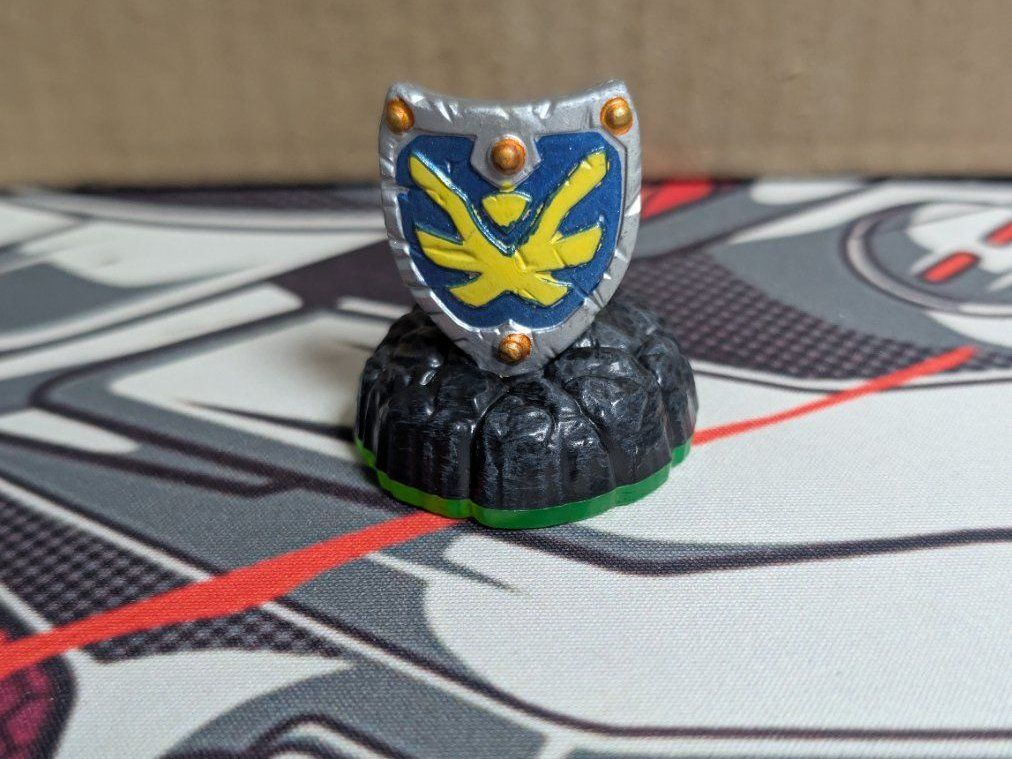 Statuette: Skylanders: Spyros Adenture Sky-Iron Shield – Usato da Ennetmoos venduto da ale.cannabona