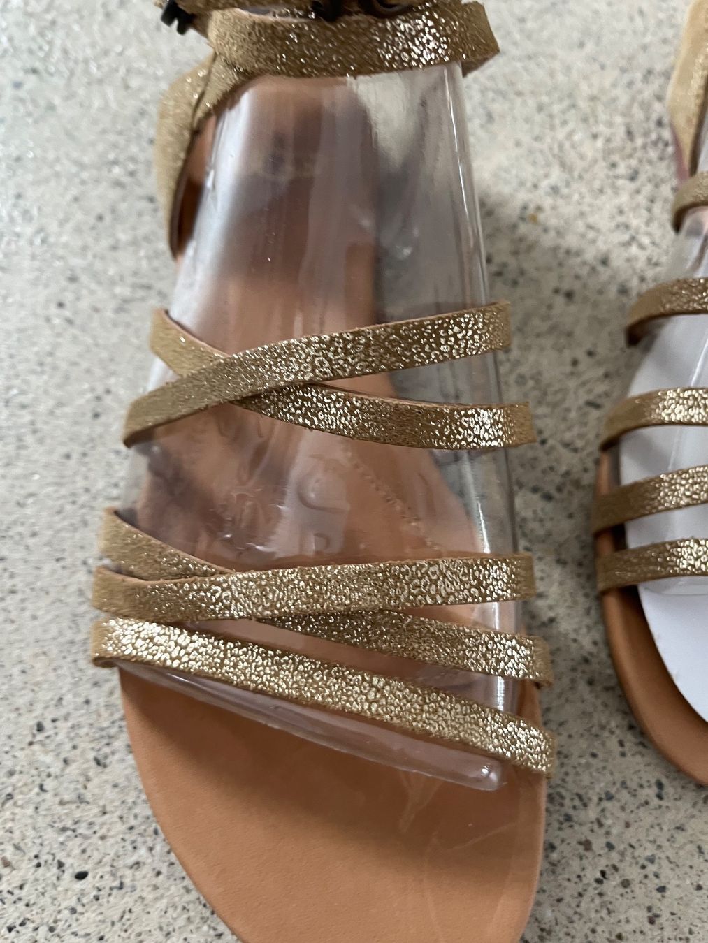 Ugg Scarpe da donna: UGG Sandalen Gold Grösse 36 – Usato da Zürich venduto da Jaskam 2