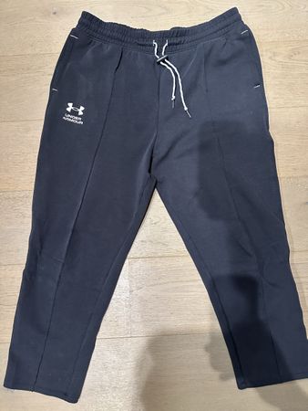 Under Armour Trainingshose schwarz Grösse L guter Zustand