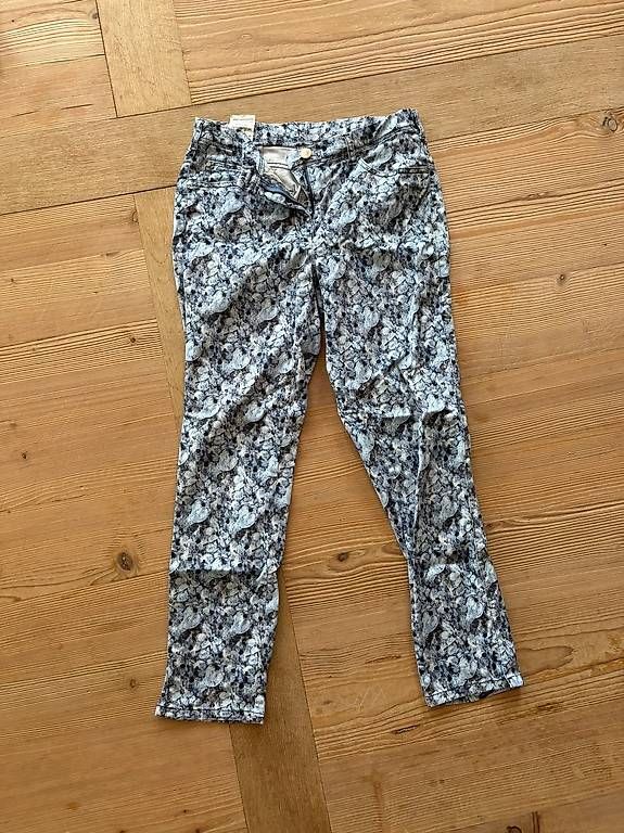 Pantaloni: Damenhose mit Blumenmuster Grösse 38 – Usato da Zürich venduto da rom_5vdf