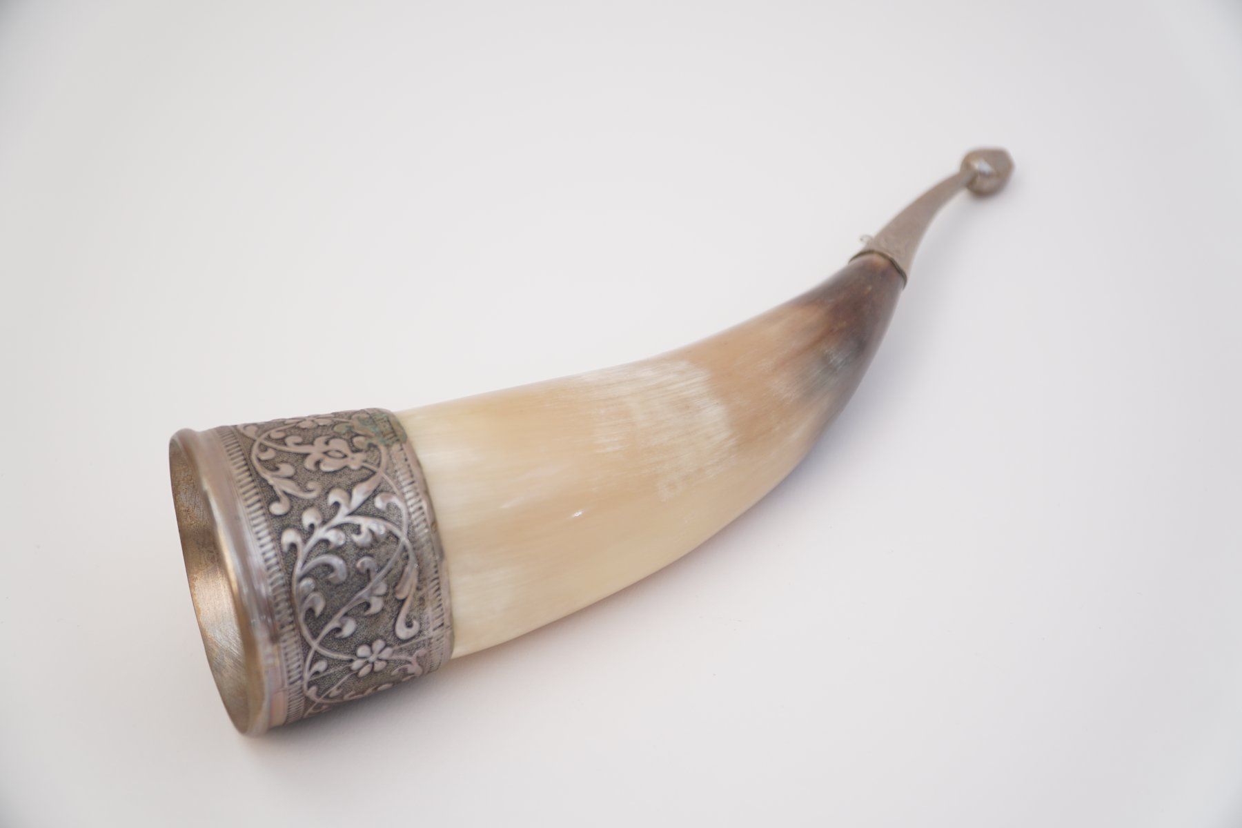 Tutte le decorazioni: Corne à boire décorative argentée, style médiéval – Usato da Bogis-Bossey venduto da VNT-GE.ch 2