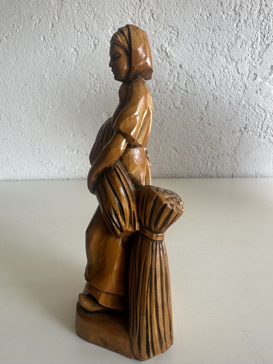 Skulpturen & Statuen: Handgeschnitzte Holzfigur Bäuerin 26 cm – Gebraucht aus Zetzwil von ZB05 3