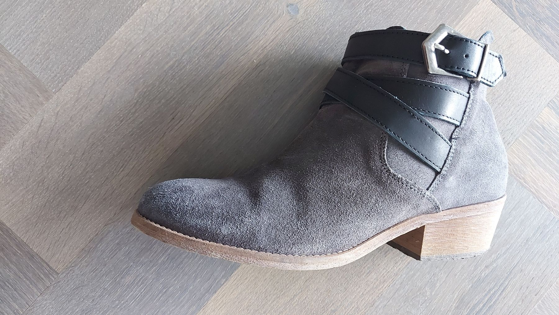 Navyboot Scarpe da donna: NAVYBOOT Graubraune Wildleder Stiefeletten Gr.39 – Usato da Pfäffikon ZH venduto da siae 1