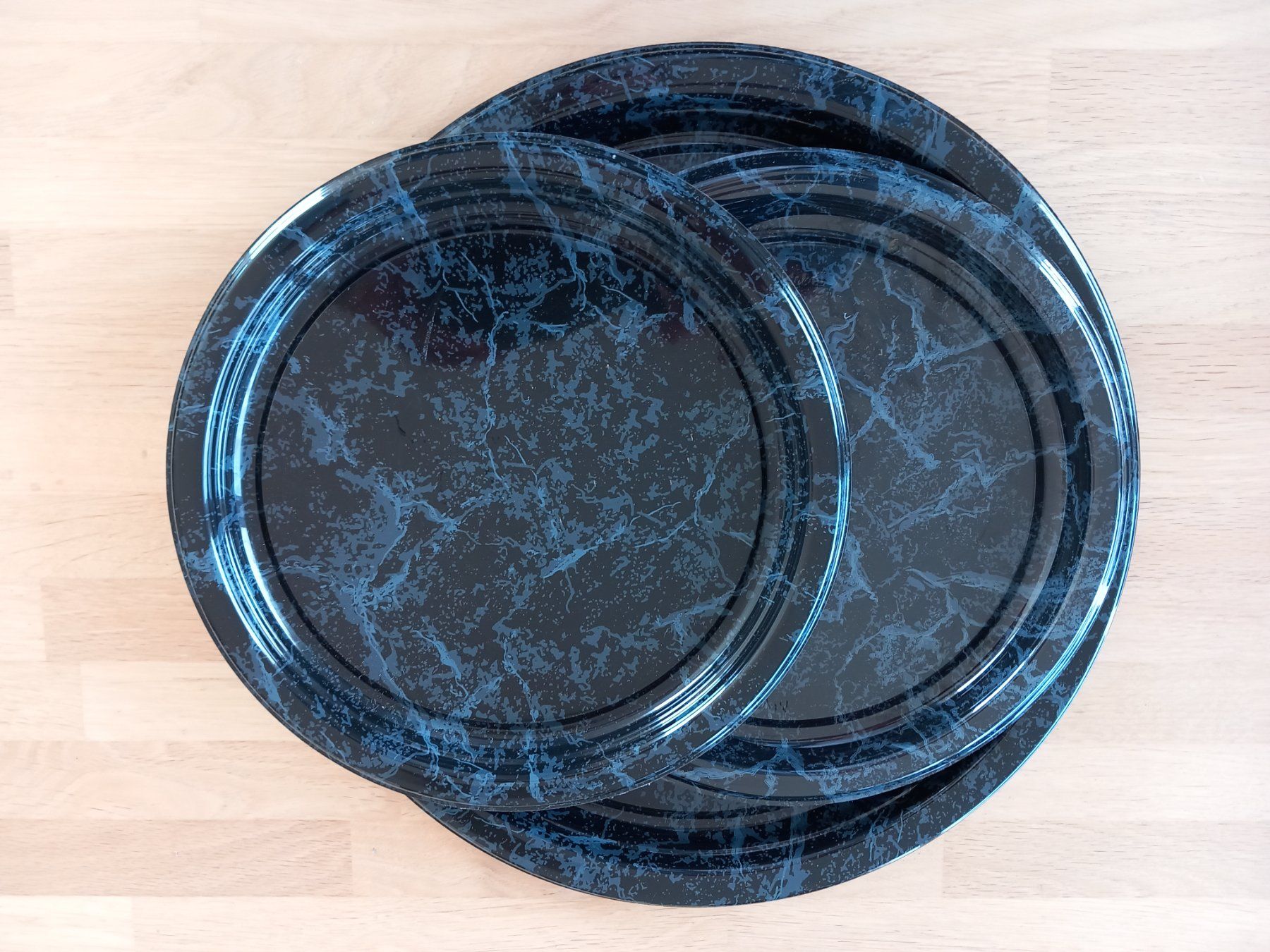 Piatti di portata: 3 Kunststoffplatten, Hartplastik, 30/40cm Durchmesser – Nuovo e nell'imballaggio originale da Oensingen venduto da SpiPhEg46