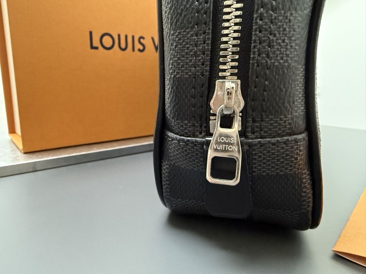Louis Vuitton Custodie per cosmetici: Louis Vuitton Kulturtasche PM – Damier Graphite – Nuovo (secondo la descrizione) da Felben wellhausen venduto da To.el 3