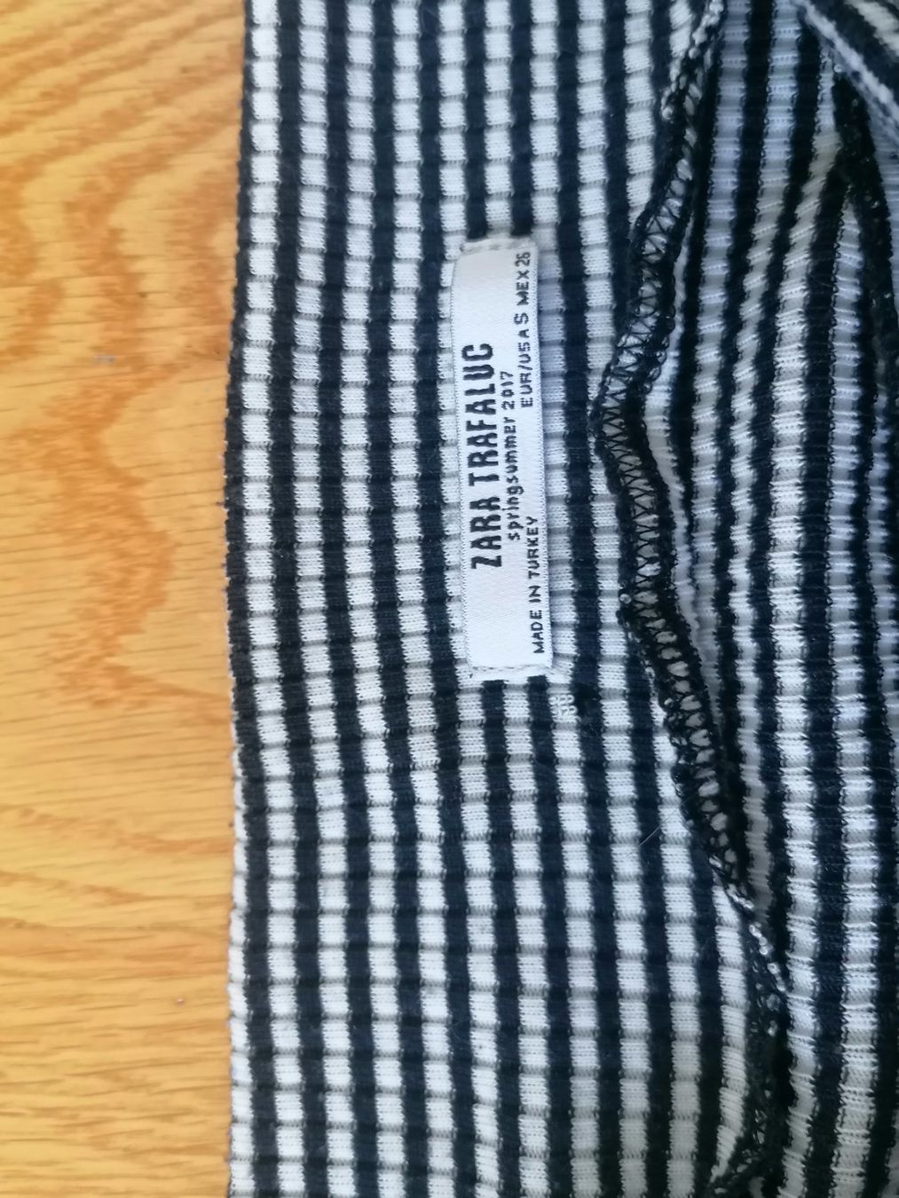 Zara Maglioni & Felpe: Cropped Pullover Schwarz Weiss S – Usato da Bronschhofen venduto da Hanne2 2
