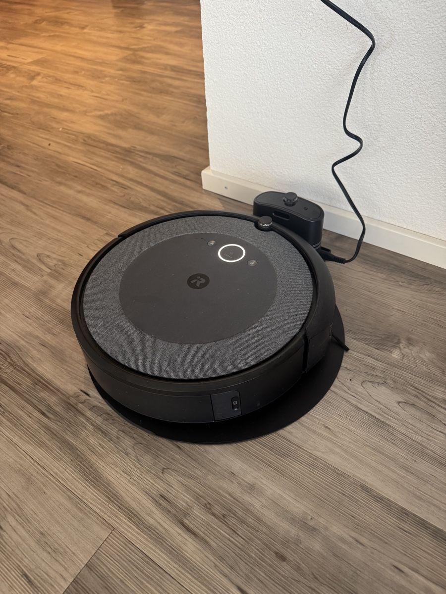Irobot Aspirateurs & Accessoires: irobot Roomba i5 – D'occasion à Oberriet SG par val_2qfh 1