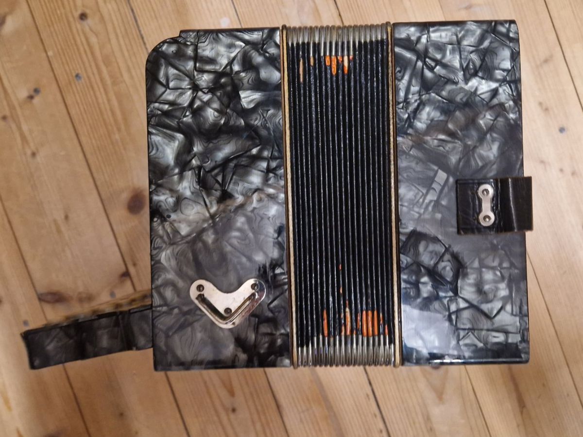 Strumenti musicali: Antike Zimmermann Handorgel, Schwyzerörgeli, Akkordeon – Usato da Wiesendangen venduto da 27viper27 2