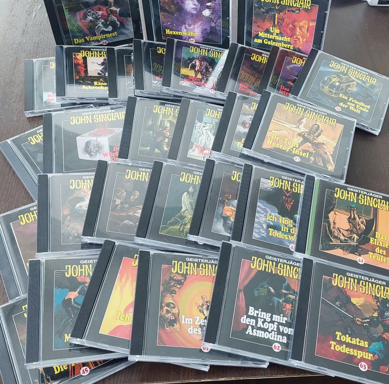 Audiolibri: John Sinclair Hörpspiel-Bundle / Paket mit 31 Hörspiel-CDs – Usato da Emmetten venduto da EverydayTreasures