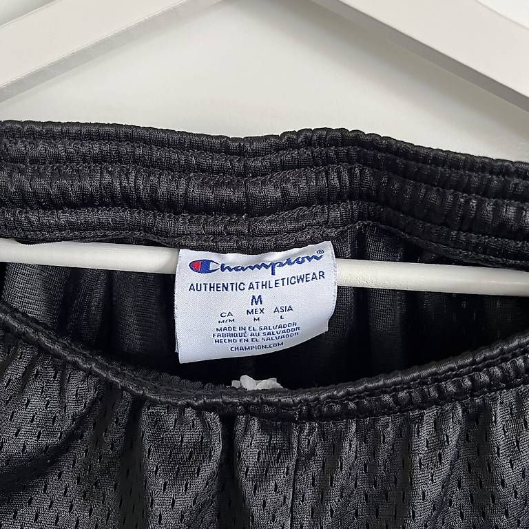 Pantaloni: Champion Shorts, Grösse M – Usato da Neerach venduto da twerner1 2