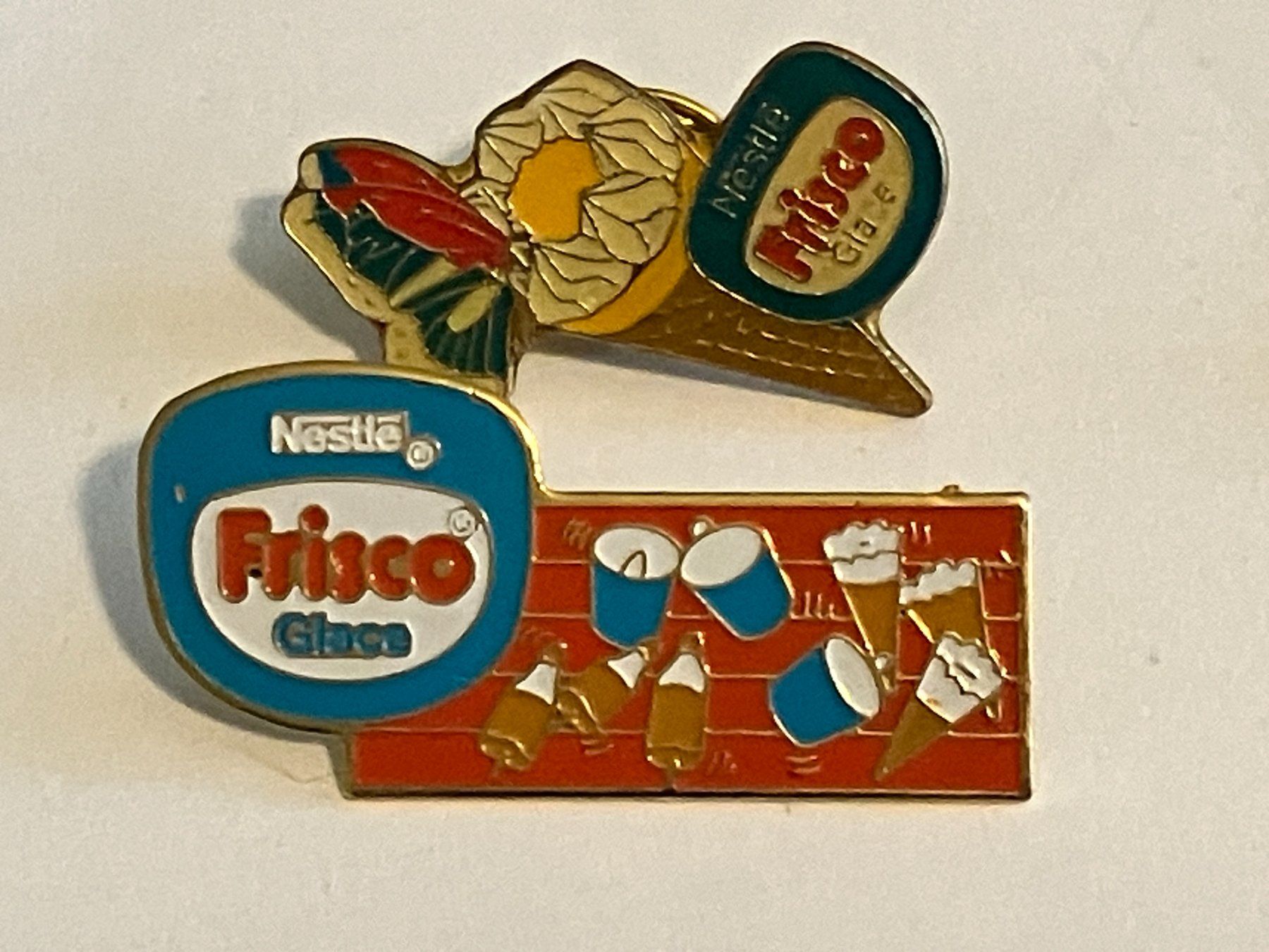 Placchette & Badge: 2 Pin Frisco Glace Nestle – Usato da Basel venduto da djwwpp